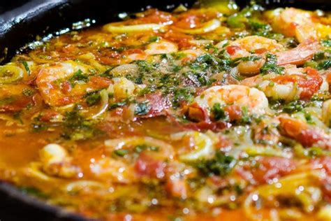  Moqueca Capixaba: Un delicioso viaje a la costa con sabores frescos y picantes!