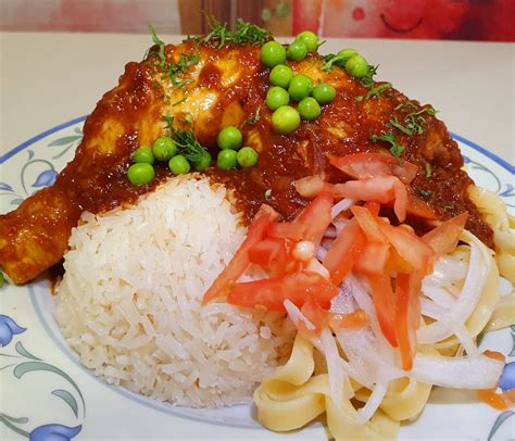  Pollo de la Montaña: ¿Saborea la dulzura picante de un plato que evoca las nubes y la tierra?