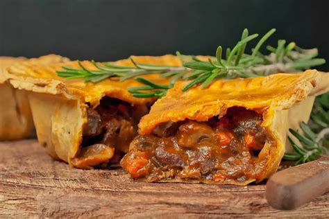  ¿El Pastel de Carne Qingyuan: Un Manjar Sabroso que Mezcla Texturas Terrosas con Aromas Inolvidables?