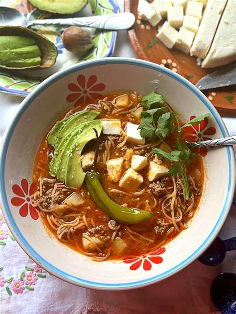  ¿Sabías que la sopa de fideos con carne de Huangshi combina sabores especiados y una textura sedosa irresistible?